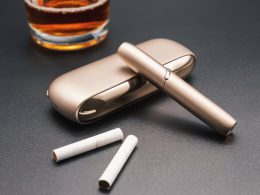 不動産屋は気づいている！電子タバコの「独特な臭い」と退去費用の関係